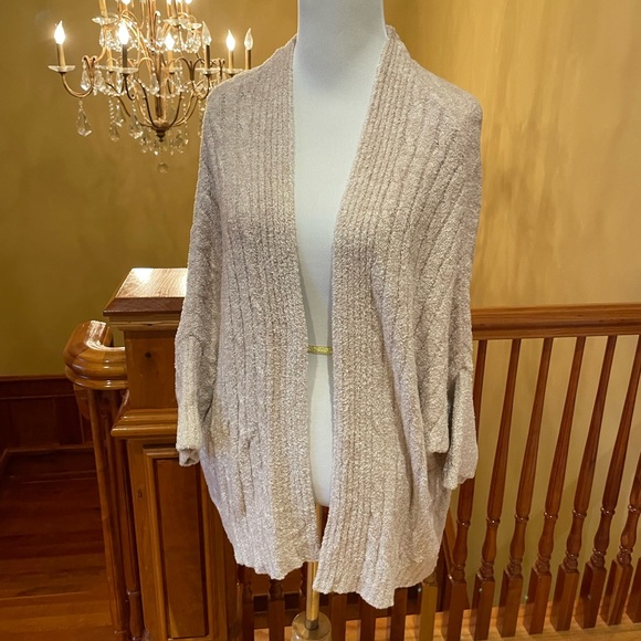 Barefoot Dreams  CozyChic Lite Cable Shrug Sweater in  Faded Rose/Pearl Sz M - Picture 8 of 9